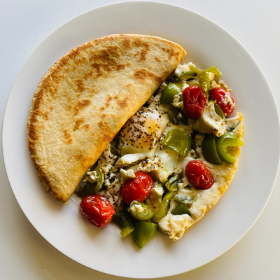 Veggie Omelette with Spinach, Bell Peppers, and Feta Cheese: Step by Step Guide